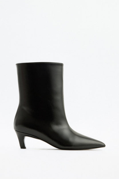Ankle boots 11