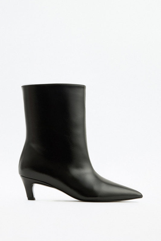 Ankle boots 11