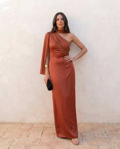 magnific pose standing in full body view one shoulder gentl 2876